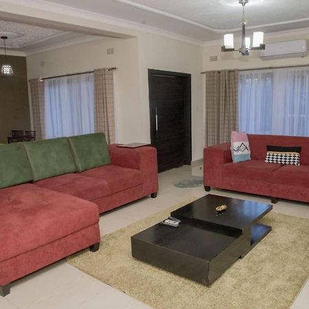 לוסקה Royal Suites Apartments מראה חיצוני תמונה