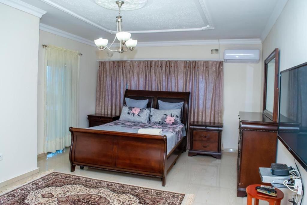 לוסקה Royal Suites Apartments מראה חיצוני תמונה