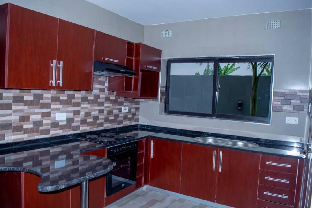 לוסקה Royal Suites Apartments מראה חיצוני תמונה