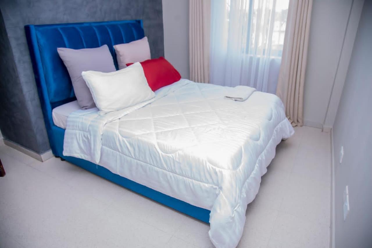 לוסקה Royal Suites Apartments מראה חיצוני תמונה