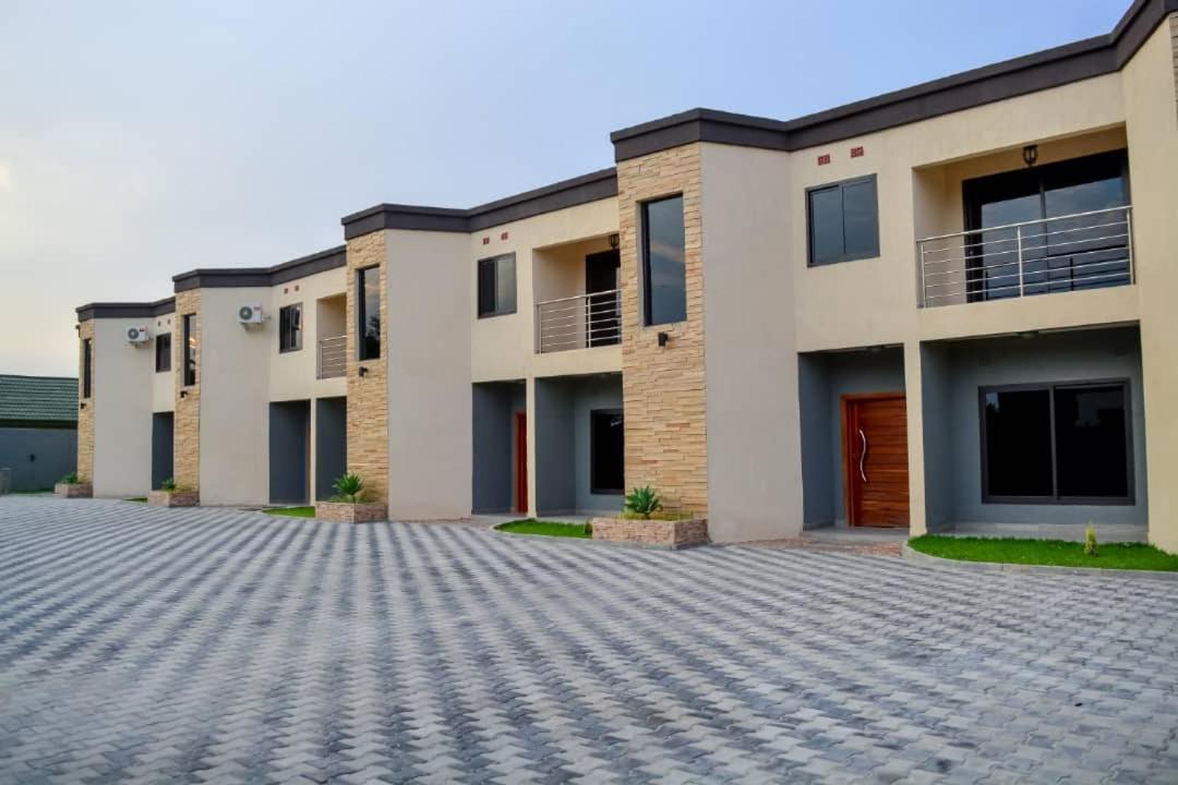 לוסקה Royal Suites Apartments מראה חיצוני תמונה