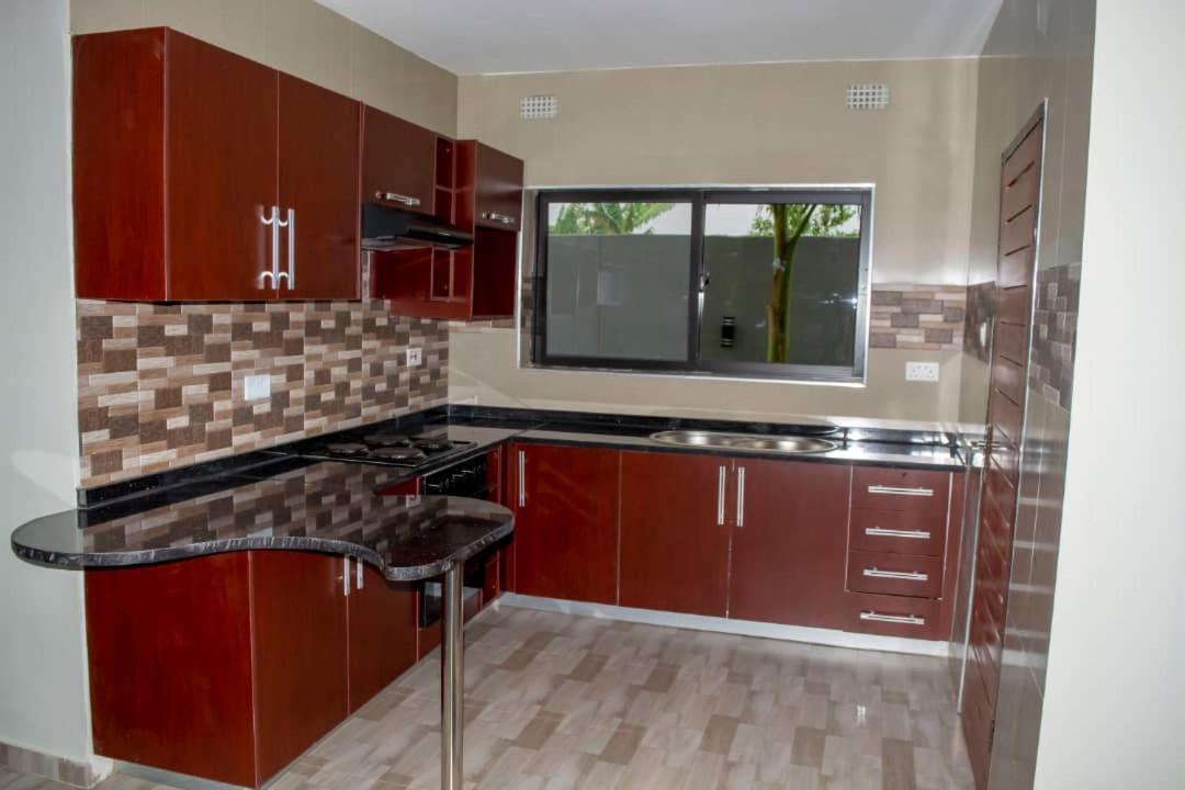 לוסקה Royal Suites Apartments מראה חיצוני תמונה