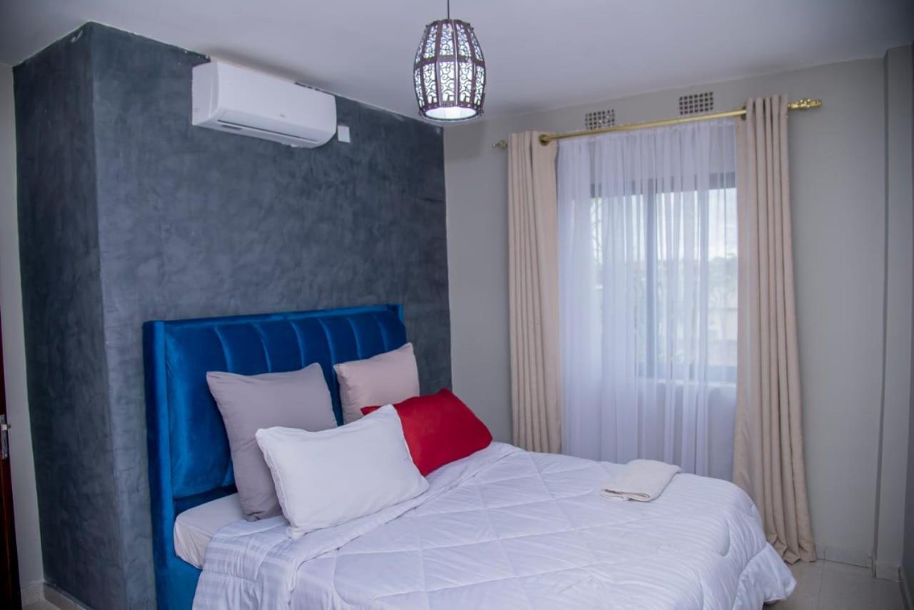 לוסקה Royal Suites Apartments מראה חיצוני תמונה