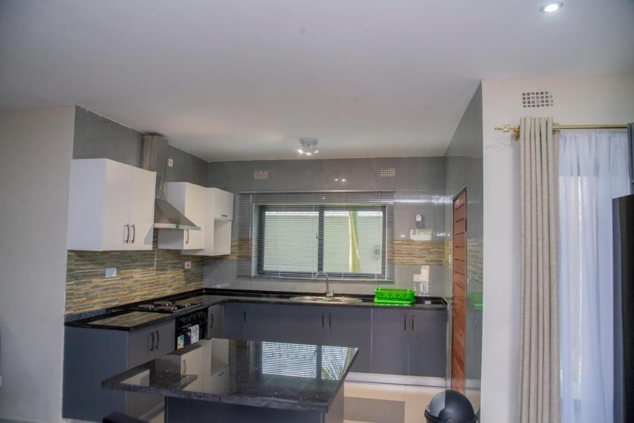 לוסקה Royal Suites Apartments מראה חיצוני תמונה