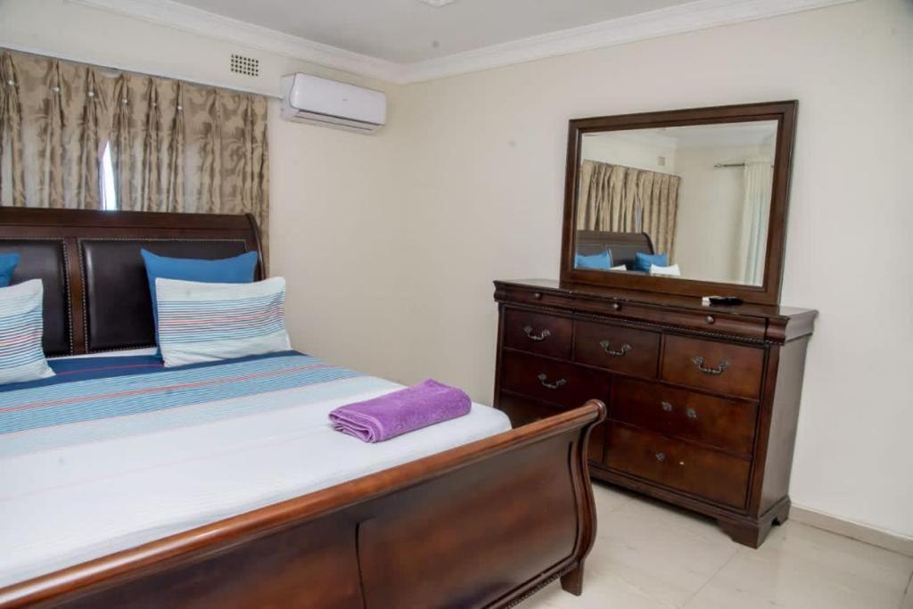 לוסקה Royal Suites Apartments מראה חיצוני תמונה