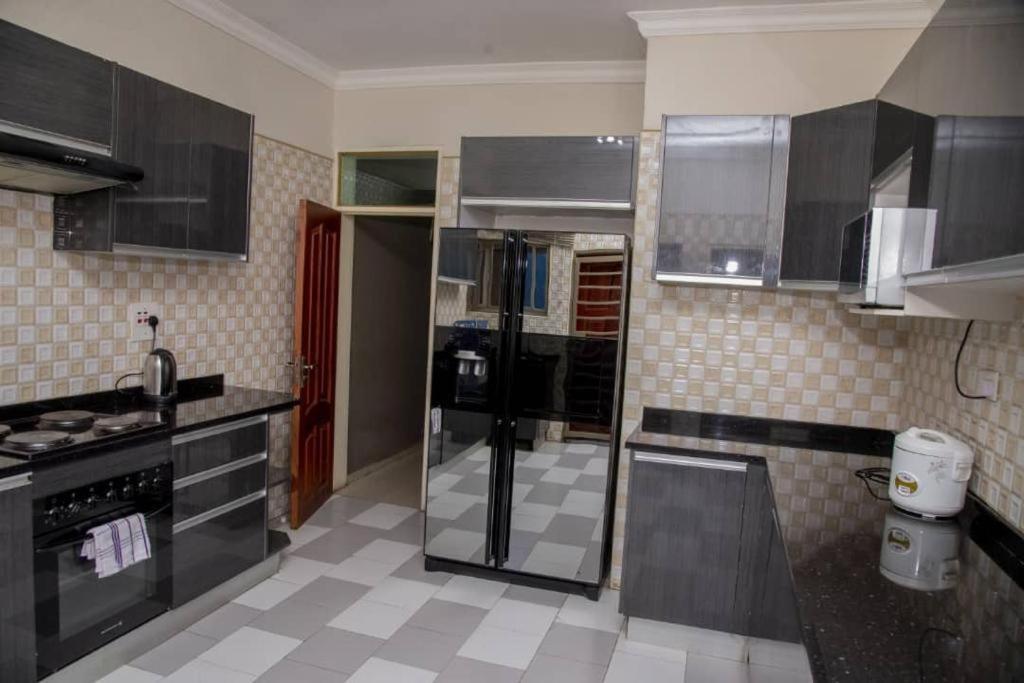 לוסקה Royal Suites Apartments מראה חיצוני תמונה