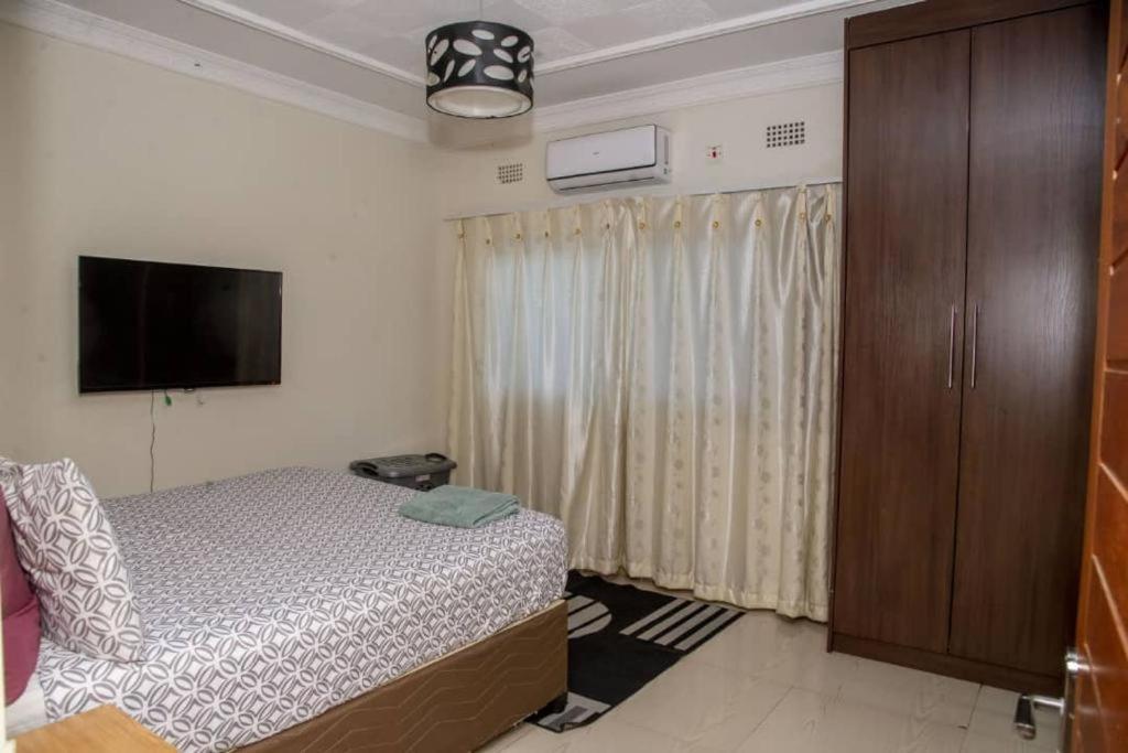 לוסקה Royal Suites Apartments מראה חיצוני תמונה