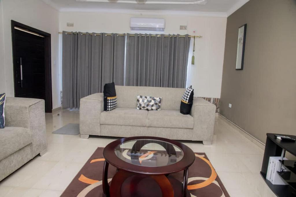 לוסקה Royal Suites Apartments מראה חיצוני תמונה