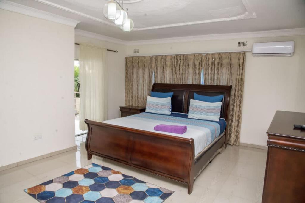 לוסקה Royal Suites Apartments מראה חיצוני תמונה