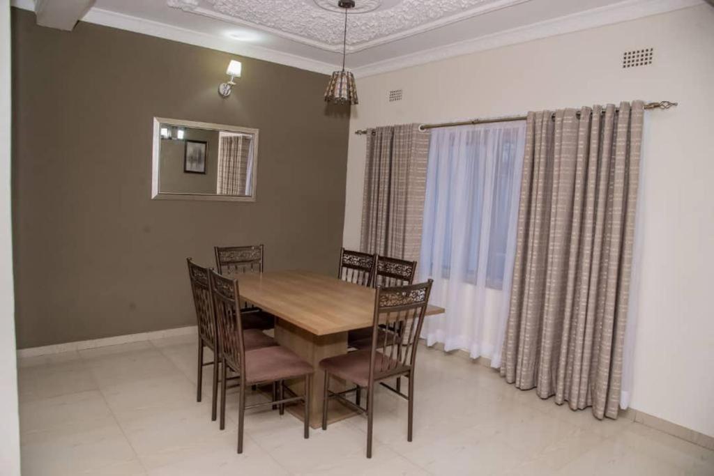 לוסקה Royal Suites Apartments מראה חיצוני תמונה