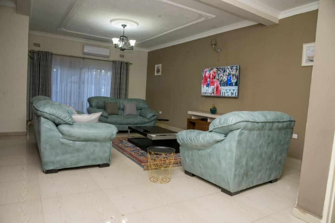 לוסקה Royal Suites Apartments מראה חיצוני תמונה