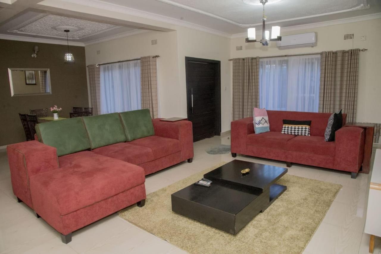 לוסקה Royal Suites Apartments מראה חיצוני תמונה