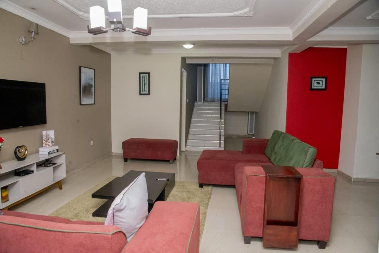 לוסקה Royal Suites Apartments מראה חיצוני תמונה