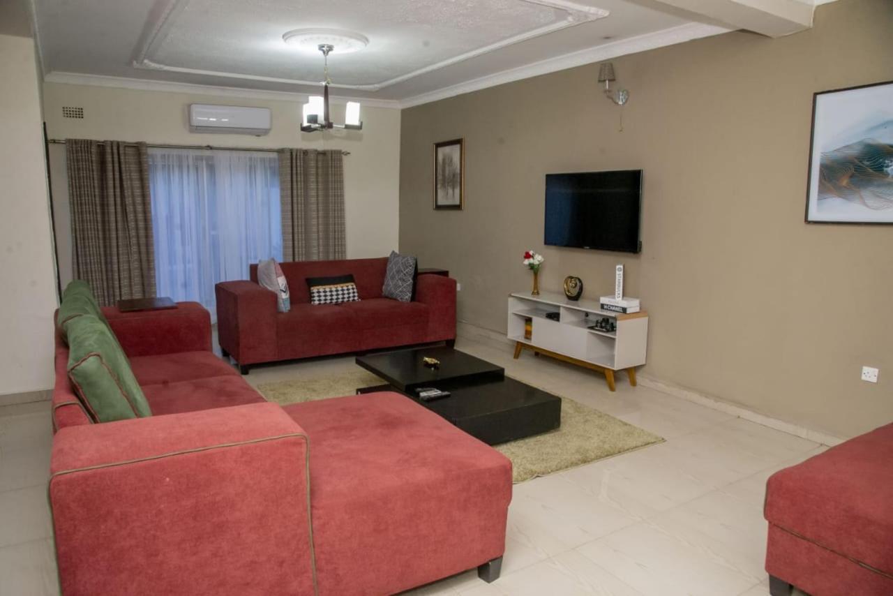 לוסקה Royal Suites Apartments מראה חיצוני תמונה